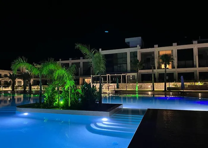 Stunning Apartment By The Sea
